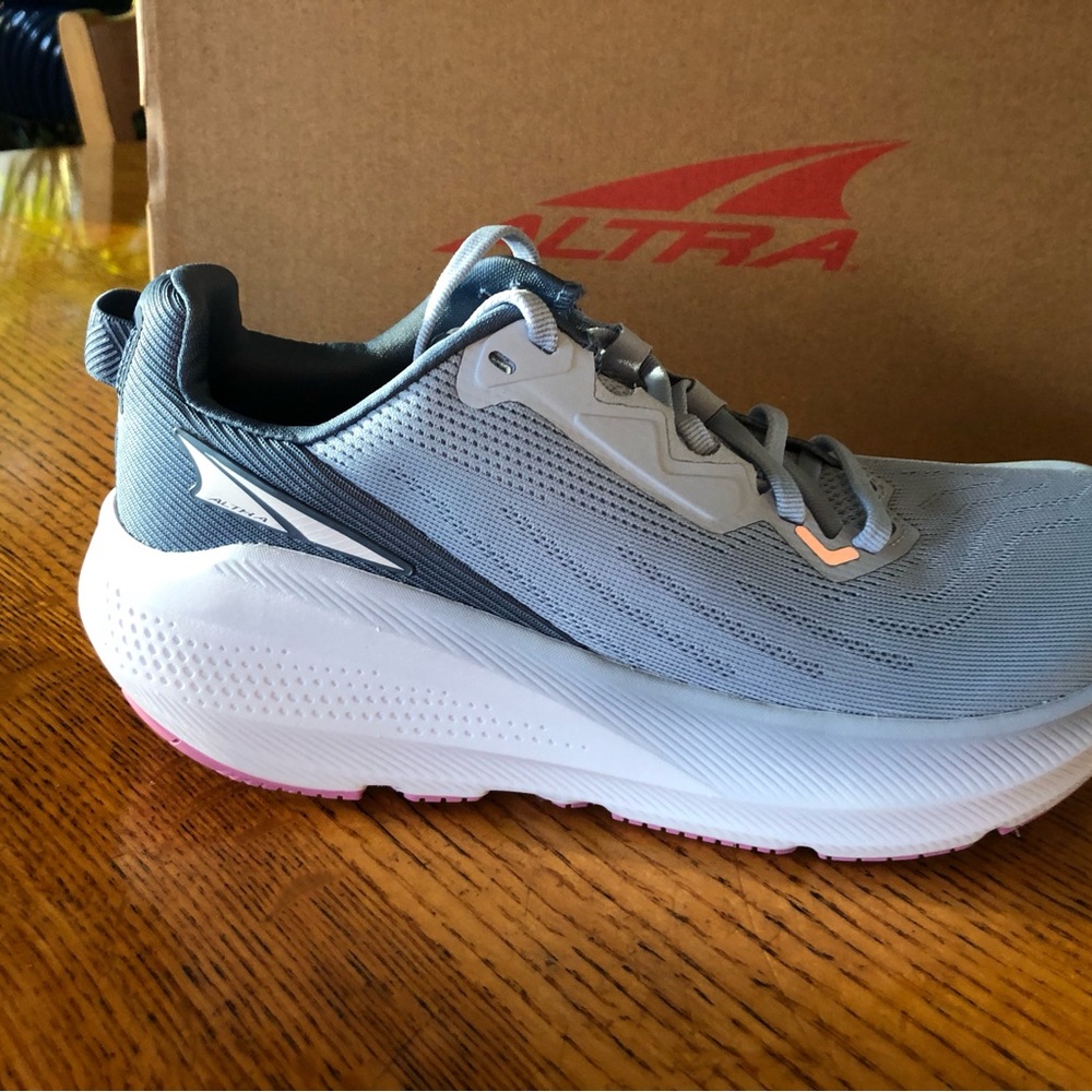 Altra FWD Via women’s 6.5 New